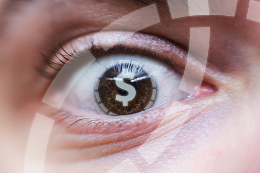 Um olho decorado com o símbolo do dólar